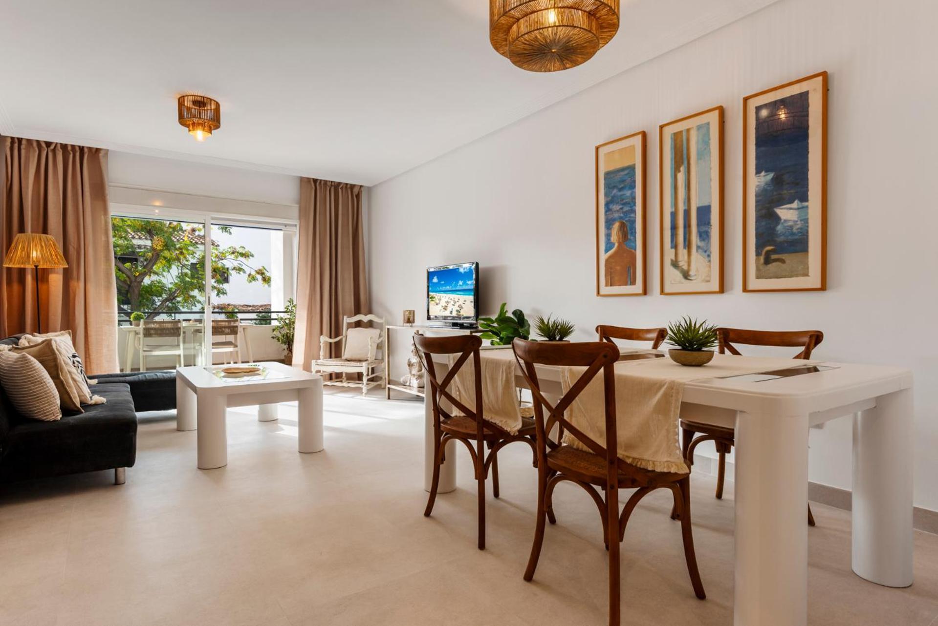 2 Bedroom In Medina Garden Apartment *