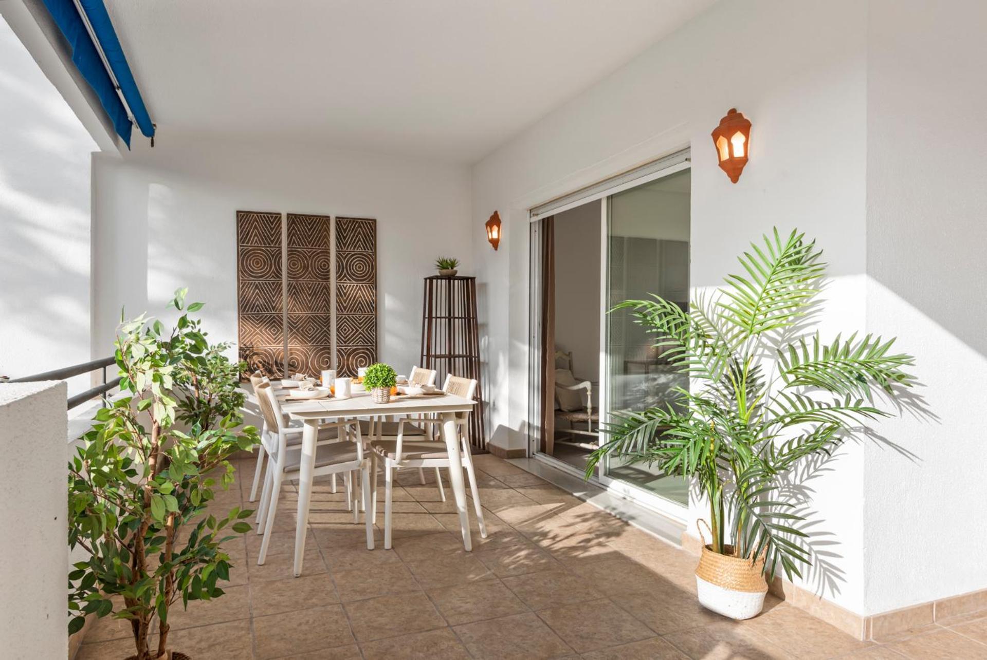 2 Bedroom In Medina Garden Apartment *
